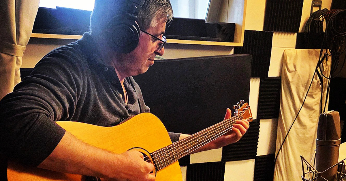 Acoustic Singer Songwriter With U87 Mic In Chicago Music Studio