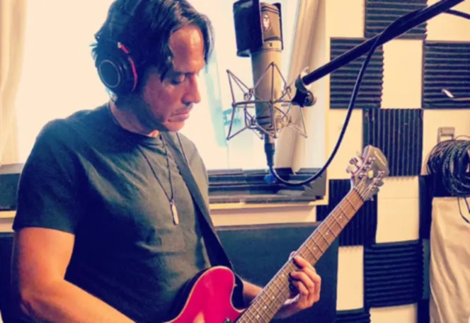 Chicago Guitar Player In Recording Studio